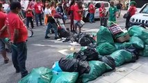 Lixo é colocado no meio da rua em meio a greve da Comcap em Florianópolis