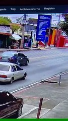 Le roban el celular mientras moría