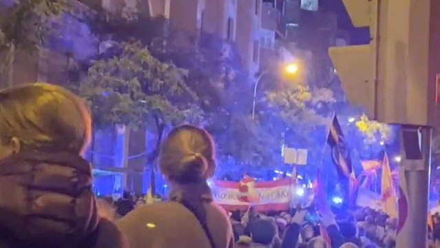 Manifestantes en las inmediaciones de Ferraz