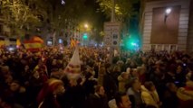 Miles de manifestantes comienzan otra jornada contra la amnistía ante las sedes del PSOE