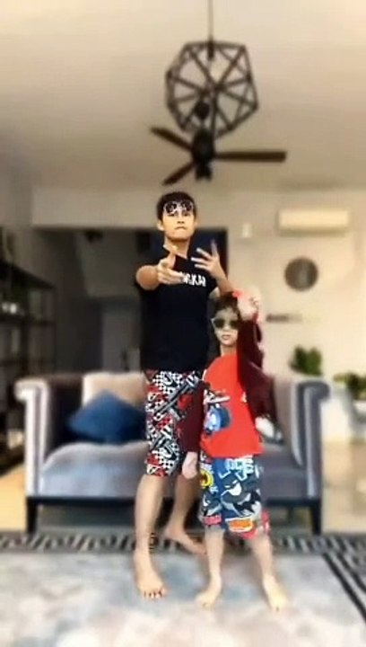 MUAZ MOHAMED JAWAB SOALAN CEPU EMAS  APABILA dicongak, sudah lebih sedekad Muaz Mohamed menjadi penyampai radio.