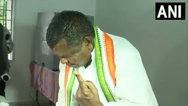 CG First Phase voting: पहले चरण के लिए आदिवासी नेता कवासी लखमा ने डाला वोट, देखें वीडियो