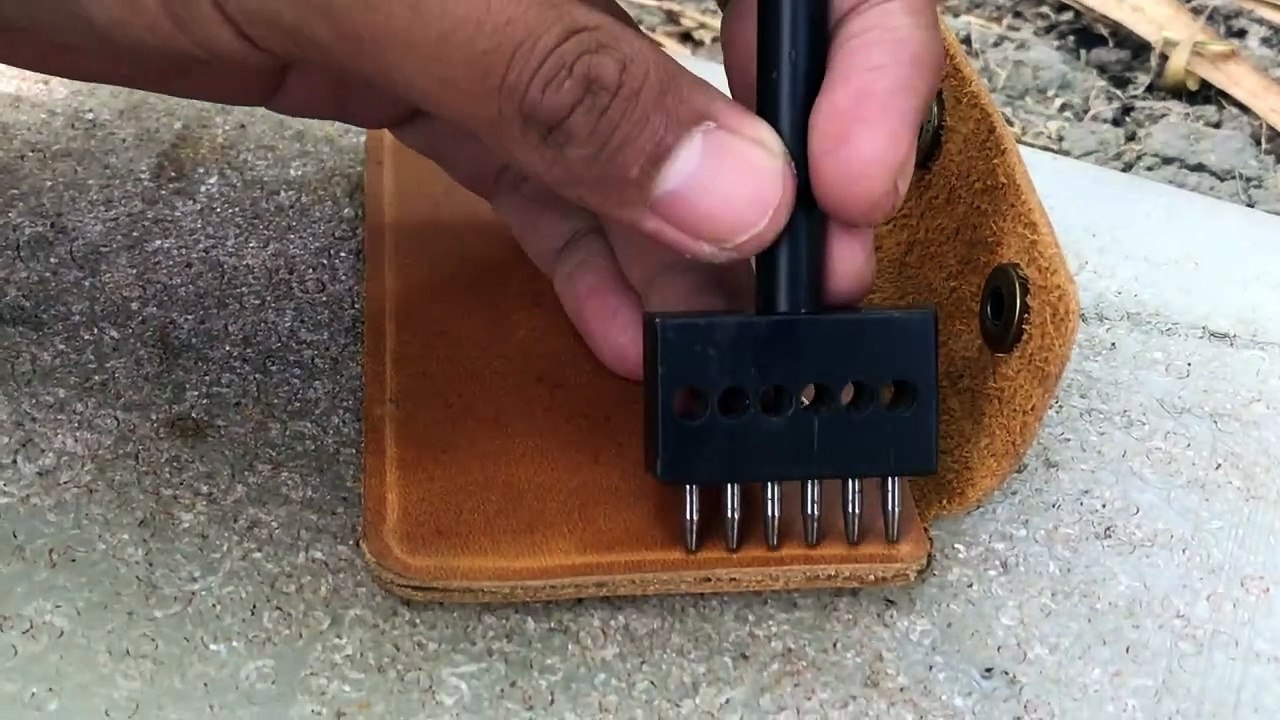 cara proses pengemplongan /melubangi cardholder