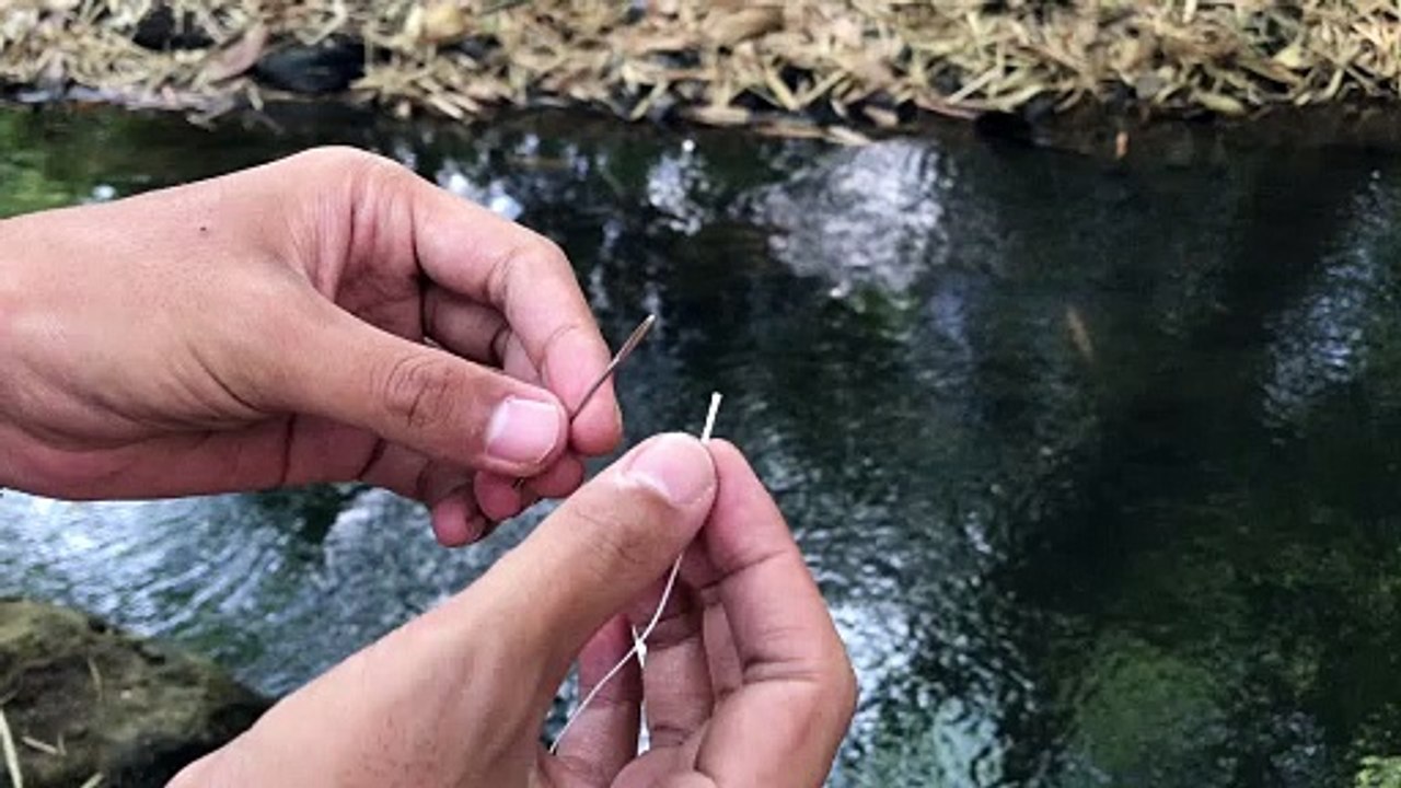 cara proses memasang benang ke jarum kulit