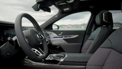 BMW i7 M70 xDrive Interior Design in Liquid Copper - Saphire Black