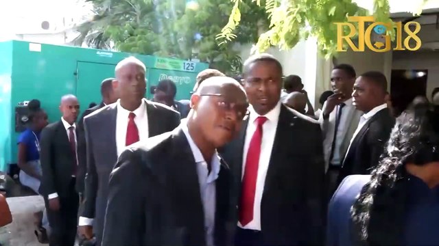 Pakè pòtoprens tande 3 avoka bawo Mibalè lapolis te arete nan kay Joseph Félix Badio nan Fermathe.