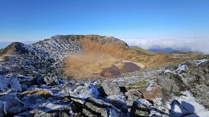 기습 추위에 한라산 고지대에 상고대 활짝 / YTN