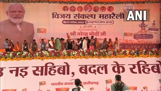 CG Election 2023 : छत्तीसगढ़ के सूरजपुर पहुंचे प्रधानमंत्री नरेंद्र मोदी, देखें वीडियो