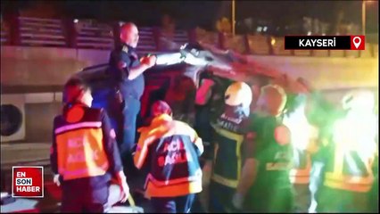 Kayseri'de kazaya bakmak isterken aracıyla direğe çarpıp takla attı