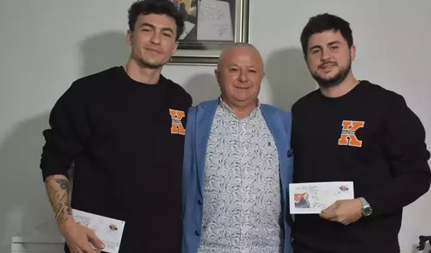 21 yıl önce yazdığı 'Cumhuriyet'in 100’üncü yılına mektup' 2 oğluna ulaştı