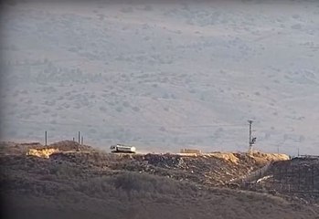 Hizbullah, İsrail ordusuna ait lojistik tırını tanksavarla vurarak imha etti