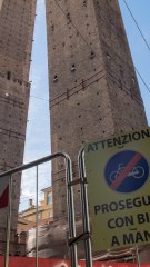 CAM - Une jumelle de la Tour de Pise... à Bologne