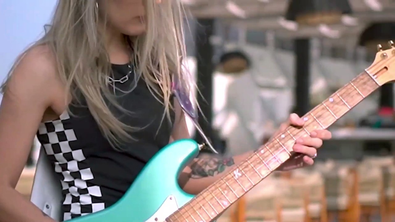 Carol Garcia and Loida Liuzzi _Abul Simbel Whomadewho Live Guitar at Lamar Beach Club_ Doha Qatar-(1080p)