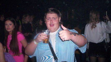 Friends Fly off to Dublin for a Night Out