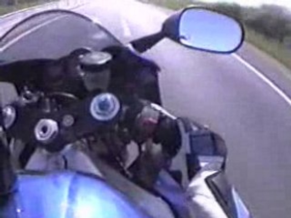 Street racing-Suzuki Gsxr 1300 Hayabusa Vs Yamaha r1