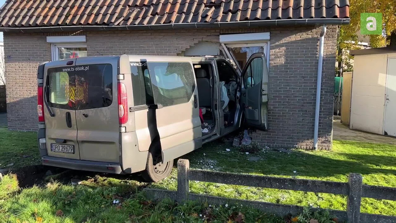 Une camionnette s'écrase contre la façade d'une maison à Turnhout