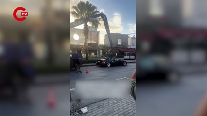 Dükkanının önüne park eden lüks aracı parçalattı