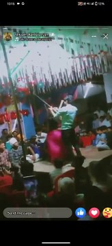 Video: स्टेज पर झूम रही थी बार डांसर, अचानक युवक ने स्टेज पर चढ़ कर की हर्ष फायरिंग, देखें वीडियो