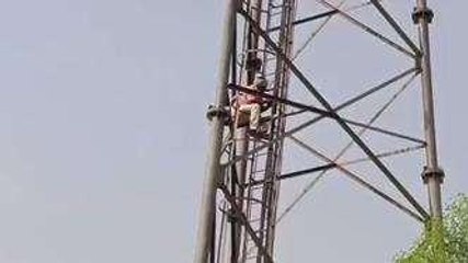 दौसा: नामांकन खारिज होने के बाद टावर पर चढ़ा निर्दलीय प्रत्याशी, देखें ये VIDEO