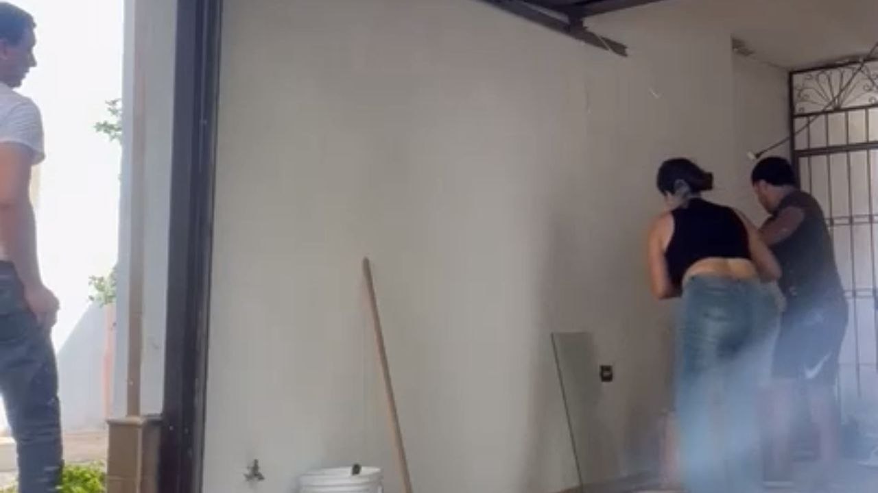 Woman screams like a horror movie protagonist after spotting a cockroach on her hand