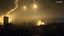 شاهد: قنابل الإنارة الإسرائيلية تحول ليل غزة إلى نهار