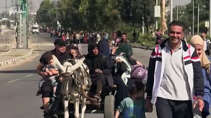 Download Video: فلسطينيون ينزحون إلى جنوب قطاع غزة مع دخول الحرب شهرها الثاني