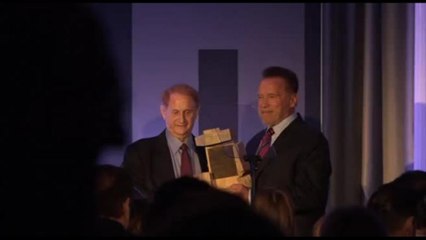 Ad Arnold Schwarzenegger "Premio del coraggio" contro antisemitismo
