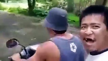 Le gars le plus positif du monde... énorme gamelle, pas grave