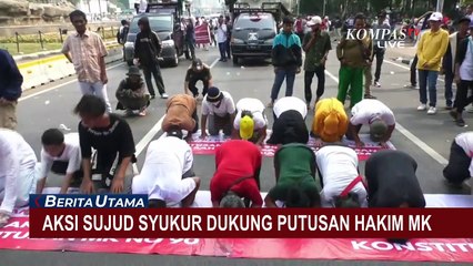 Massa Aliansi Indonesia Mapan Sujud Syukur Putusan MK Nomor 90 Tak Dibatalkan