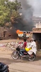 द बर्निंग वैन: वैन में लगा सिलेंडर फटा, धमाके से दहला पहाड़ी