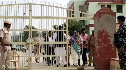 जाहिदा के साथ वर्दी में पीएसओ का फोटो आया सामने