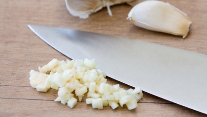 How to Peel and Mince Garlic the Right Way