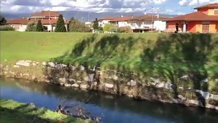 Ponte Buggianese, auto nel fiume