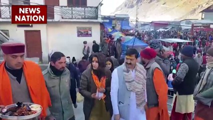 Descargar video: Raveena Tandon in Kedarnath : बाबा केदारनाथ के धाम पहुंची अभिनेत्री रवीना टंडन