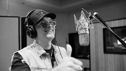 Morenito De Fuego - Estás Bien Bonita (Duet Version)