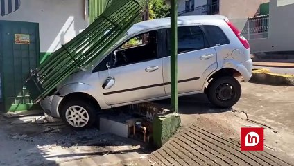 Motorista perde controle e invade bar em Apucarana