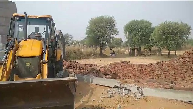 12 अवैध दुकानें ध्वस्त, अवैध कॉलोनी ढहाई