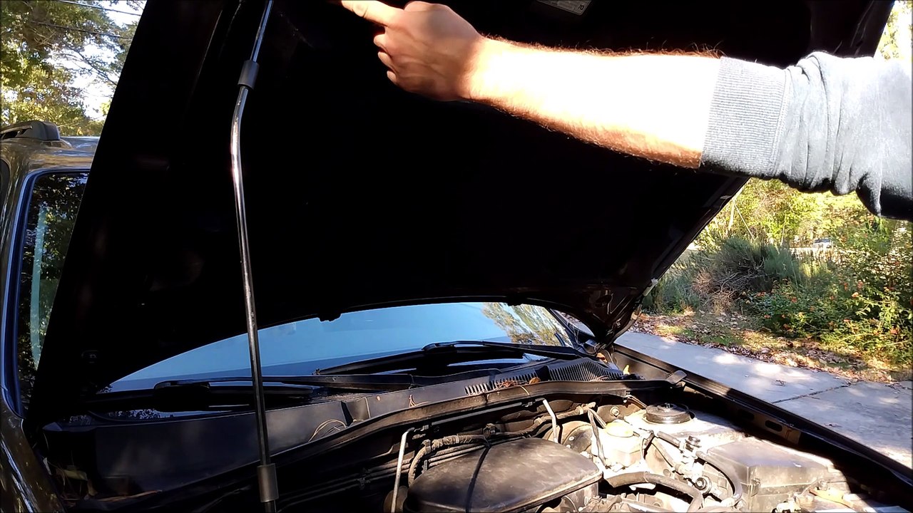 2008 Subaru Outback window washer nuzle DIY replacemnt with Realtor Georgui Kassaev In Athens Georgia.