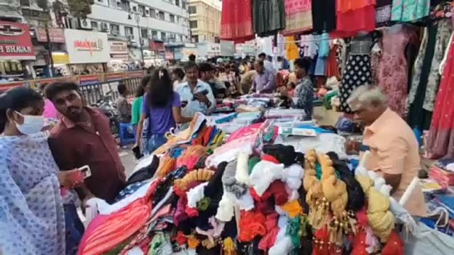 दीपावली की खरीदारी के लिए उमड़ी भीड़