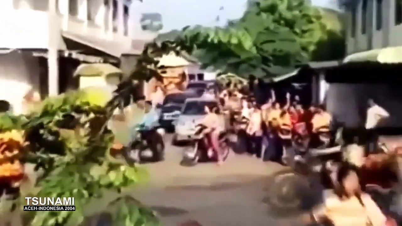 TSUNAMI ACEH INDONESIA 2004