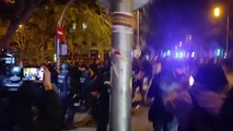 Cargas policiales en Ferraz contras los manifestantes tras romperse el cordón policial