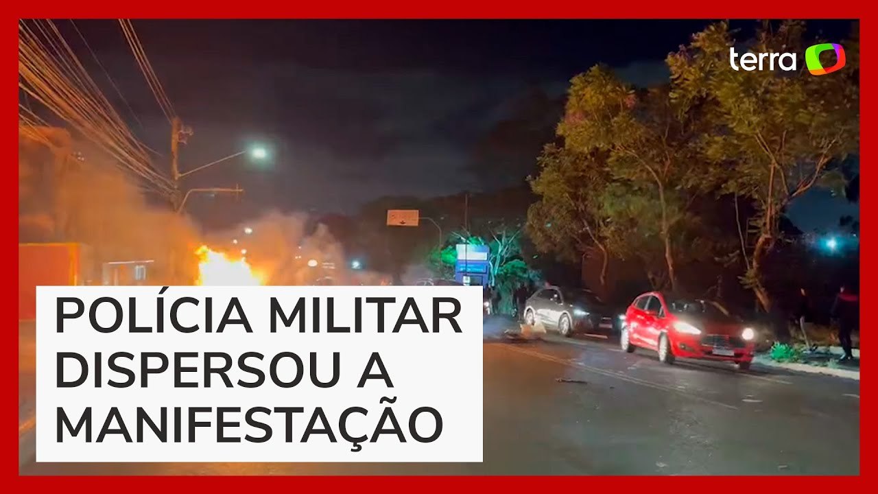 Moradores ateiam fogo em pneus e interditam via...