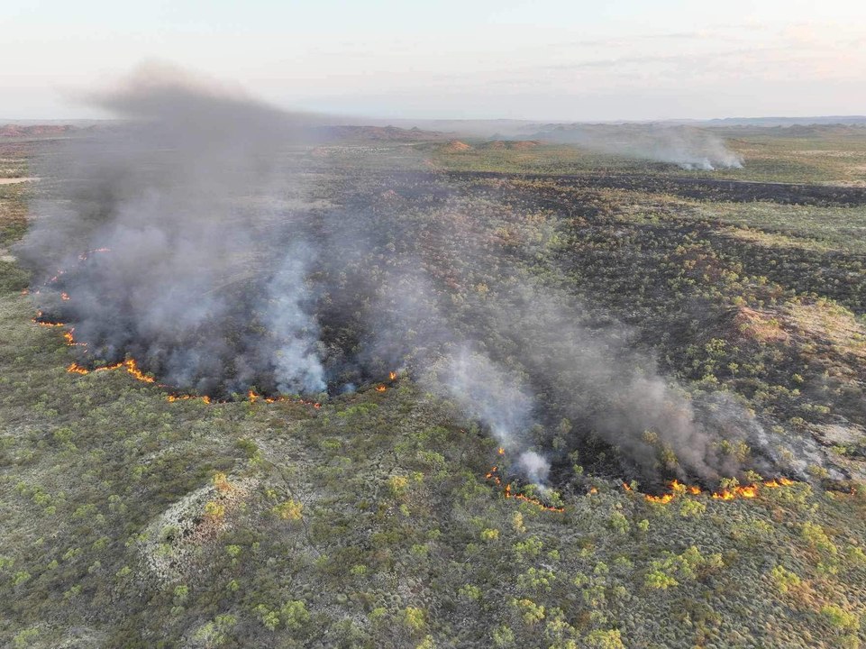 Fire east of Mount Isa. Credit_Eddie Campbell