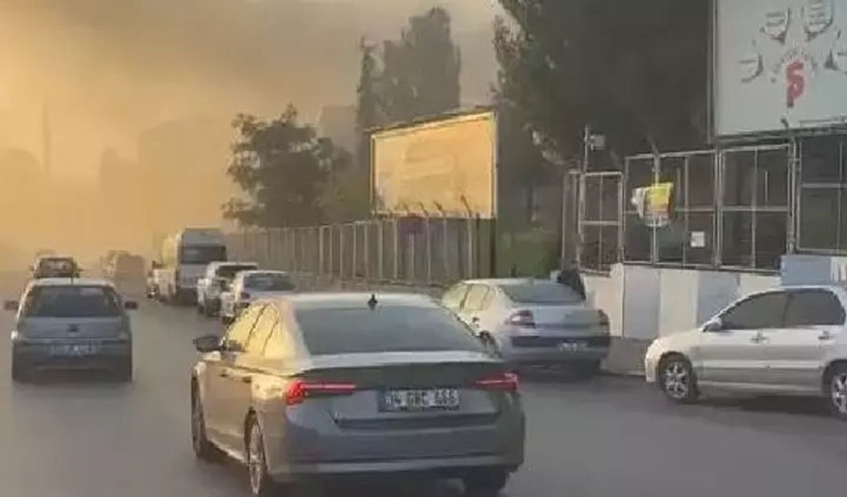 Başakşehir'de sanayi sitesinde yangın: Ekipler yangına müdahale ediyor