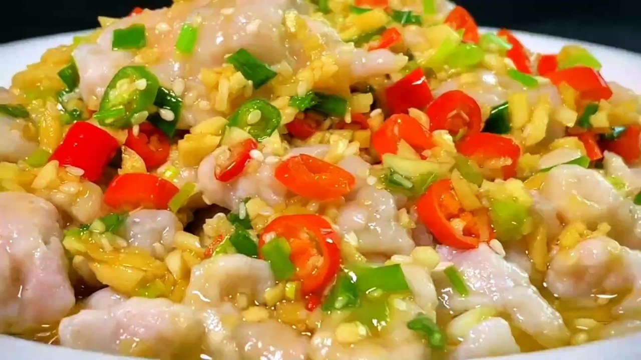 Chinese cuisine, where the chef teaches you how to make water boiled meat slices,Delicious meal