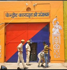 जेल में पहुंंचा निरक्षर, अब लिखने लगा भजन, बजाने लगा हार्मोनियम बाजा