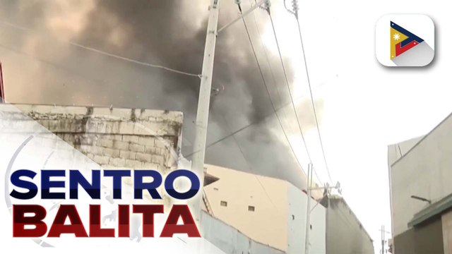 Dalawang warehouses sa Meycauayan, Bulacan, ilang oras nang nasusunog