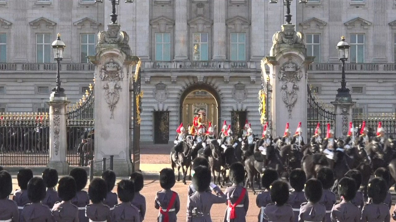 Charles III prononce son premier discours du trône, tourné vers les élections