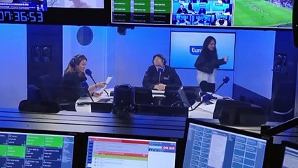 Qui est cette ex-collaboratrice du Quai d'Orsay, filmée en train d'arracher des portraits d'otages du Hamas ?
