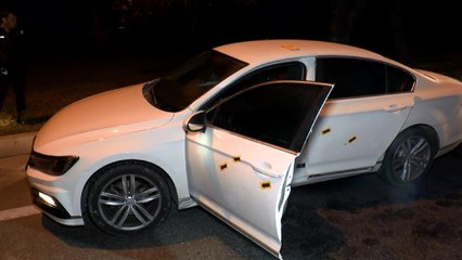 Seyir halindeki otomobile kurşun yağdırdılar